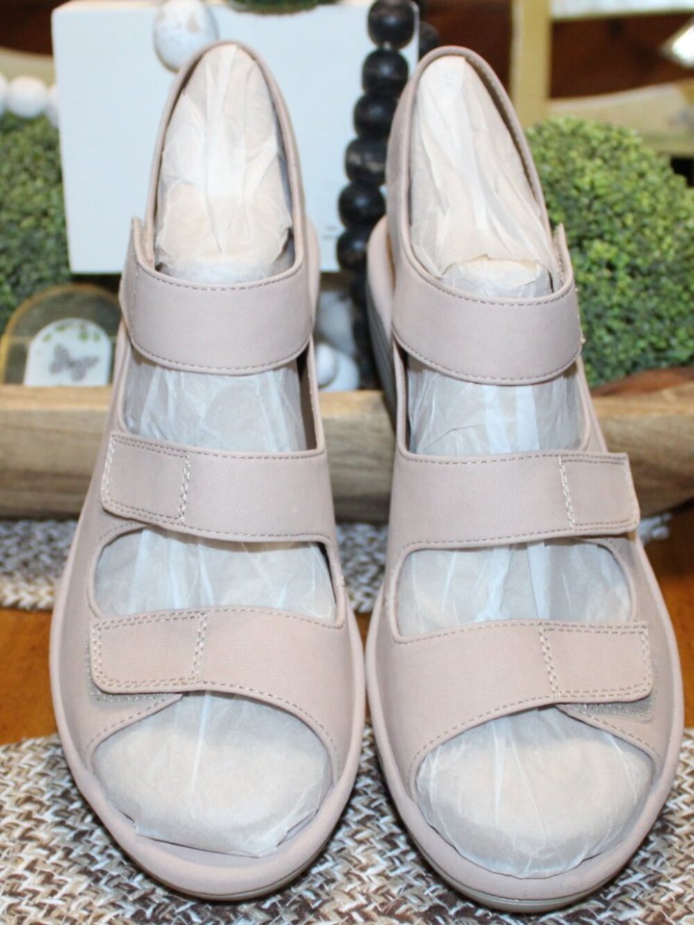 NWT Clark Reedly Juno Wedge sandals 9 1/2 WIDE SHARP! COMFY!